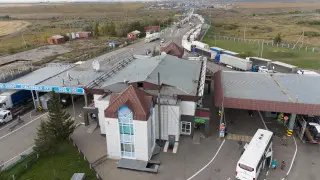 Фуры застряли на границе Казахстана с Россией: в Минтранспорта объяснили причины