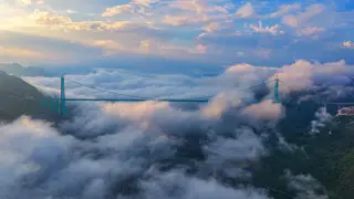 Самый высокий мост в мире откроют в Китае