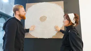 Художница из Казахстана покорила Европу картинами, которые можно трогать