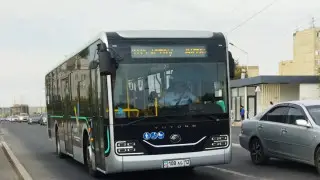 Жители Актау требуют вернуть кондукторов в городские автобусы