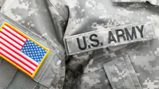 “Никаких толстых солдат и бород“: министр связал реформу в армии США с борьбой с “пробуждением“