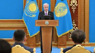 Токаев поздравил учителей