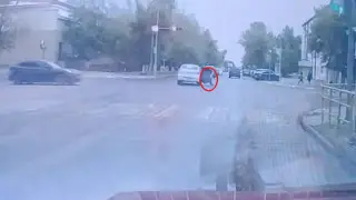 Женщина выпала из такси и попала под колеса едущего следом авто в Костанае