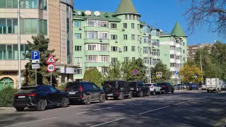 От Кок-Тобе до Сайрана. Платные парковки внедрят почти на всех улицах в центре Алматы