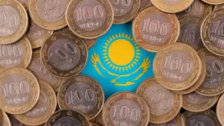 Базовая ставка, платные парковки и 1,5 миллиона от государства: что обсуждали читатели Tengrinews