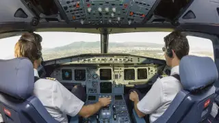 Рейс Костанай - Астана: пилоты Qazaq Air подняли вопрос о зарплатах после инцидента