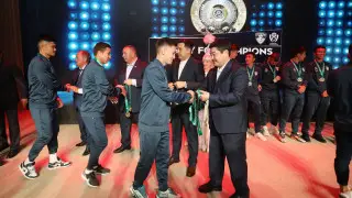 Аким Мангистауской области поздравил футболистов “Каспия“ с выходом в Премьер-лигу