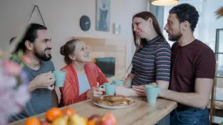 Как улучшить отношения со взрослыми детьми - психологи рассказали о шести фразах