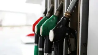 “Мы не на острове“: Жумангарин высказался о ситуации с бензином