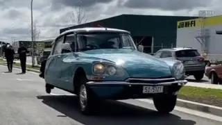 Citroën DS: легендарная “богиня“, которая могла ехать на трёх колёсах