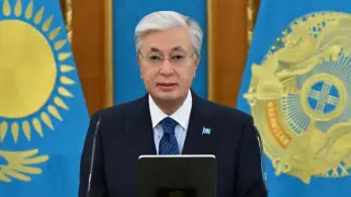Токаев поздравил казахстанцев с Днём Республики