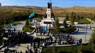 В Усть-Каменогорске подняли Государственный флаг