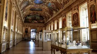 Задержаны двое подозреваемых в ограблении Лувра