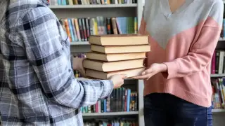 Обещали повысить вдвое: сколько теперь получают библиотекари в Казахстане