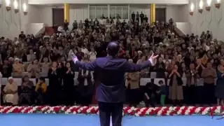 Турсынбек Кабатов показал, как его встречают зрители после скандала