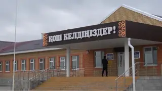 Новую школу закрыли в Западно-Казахстанской области из-за трещин в стенах