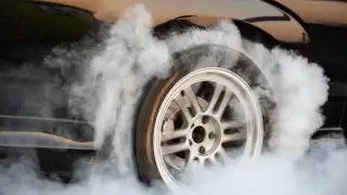 Водитель нарисовал “восьмерку“ на дороге и получил арест в Акмолинской области