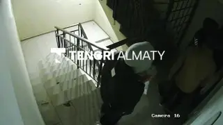 “Нож в руках“: драка в подъезде алматинского ЖК попала на видео