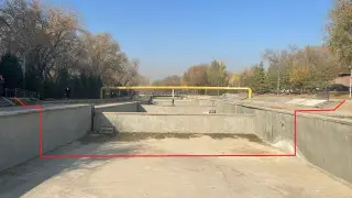 “Забетонировали и снова ломают“: ремонт набережной реки Есентай возмутил алматинцев