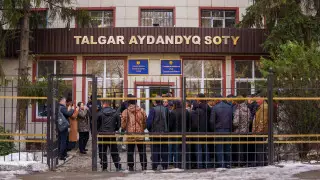 Хасан Касымбаев разбил окно в зале суда