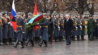 Токаев возложил цветы к "Могиле Неизвестного Солдата" в Москве