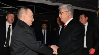 Президенты Казахстана и России тепло попрощались