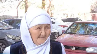 80-летняя бабушка-водитель из Шымкента стала звездой соцсетей