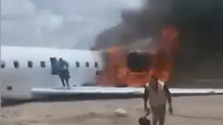 Самолёт с министром загорелся в Конго: пассажиры сняли всё на видео