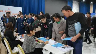 Почти 2000 вакансий представили на ярмарке труда в Шымкенте