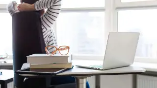 В Казахстане предложили сократить рабочую неделю для женщин, ухаживающих за детьми и близкими