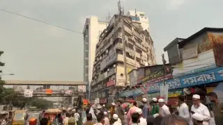 Есть жертвы: пугающие кадры землетрясения в Бангладеш распространились в сети