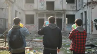 Заторможенность и перепады настроения: казахстанцев попросили оградить детей от “карбика“