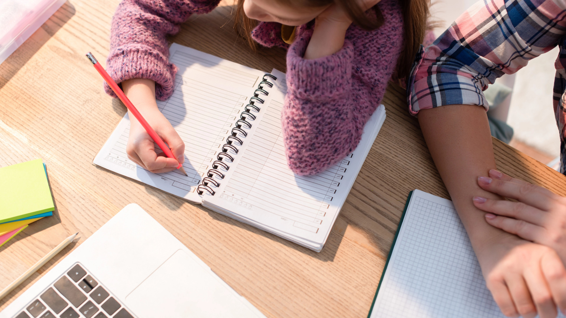 Все школы одного из городов Казахстана перевели на удалёнку