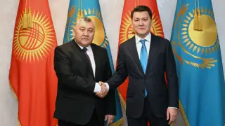 Ерлан Карин встретился с госсекретарем Кыргызстана в Алматы