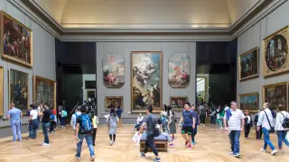 Лувр повысит цены для иностранных туристов: сколько будет стоить вход