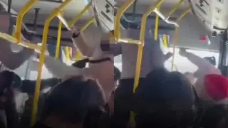 Девушка атаковала обидчицу приемом из “Мортал Комбата“ в автобусе Алматы