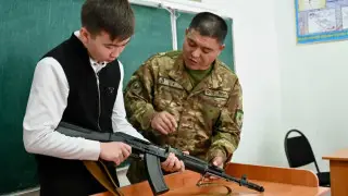 НВП в школах Казахстана: Минобороны утвердило новые правила