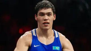 Нокаутом обернулся бой казахстанца на чемпионате мира в Дубае