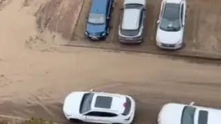 “Машины застревают в грязи“: жители Астаны жалуются на участок у дома