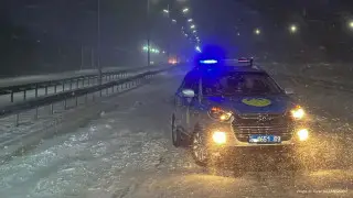 Снег и метель: на нескольких трассах в Казахстане ввели ограничения