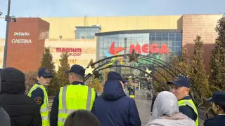 Людей эвакуировали из Mega Park в Алматы