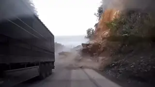 Оползень засыпал людей: страшный инцидент во Вьетнаме попал на видео