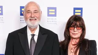 По подозрению в убийстве Роба и Мишель Райнер задержан их сын