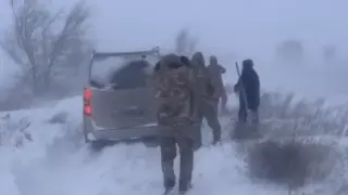 Автобус с 57 иностранцами застрял на трассе в Актюбинской области