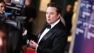 Маск стал первым человеком в истории с состоянием 700 миллиардов долларов