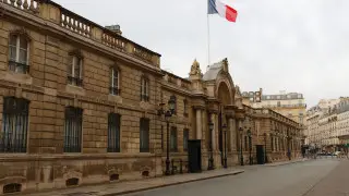 Из резиденции президента Франции украли предметы национального достояния