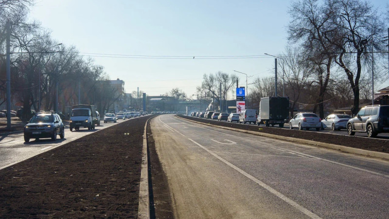 Строительство BRT на проспекте Райымбека / Конец ноября 2025 года / Фото: Болат Айтмолда