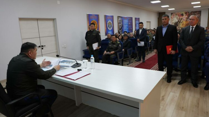 Камчыбек Ташиев отчитывает чиновников