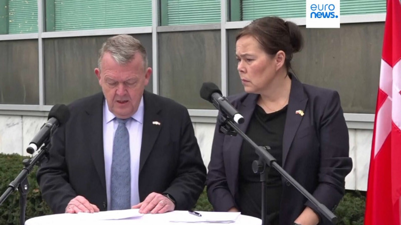 Глава МИД Дании Ларс Лёкке Расмуссен и глава МИД Гренландии Вивиан Моцфельдт. Кадр телеканала Euronews