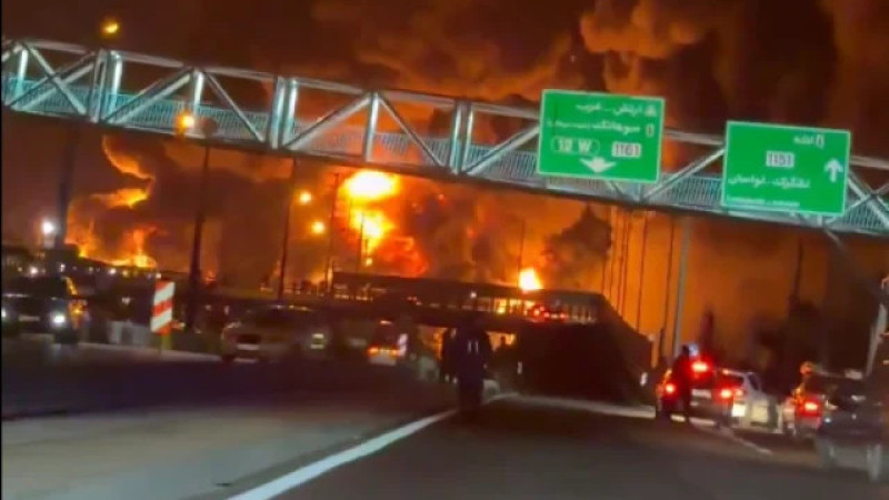 Последствие удара по нефтяной инфраструктуре в Тегеране. Кадр видео из соцсетей